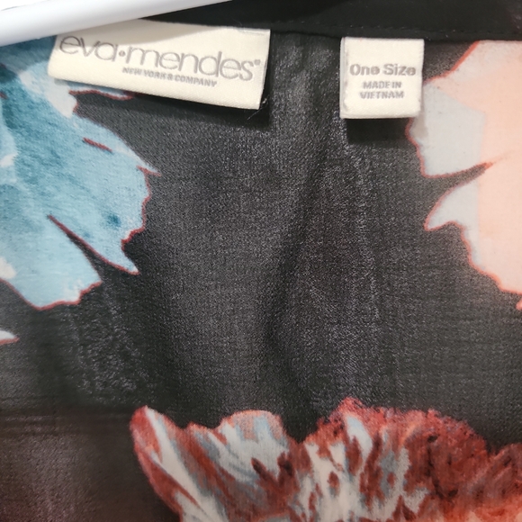 Eva Mendez & York Co Feminine floral fringed shawl Kamono one size cover up - Picture 3 of 9